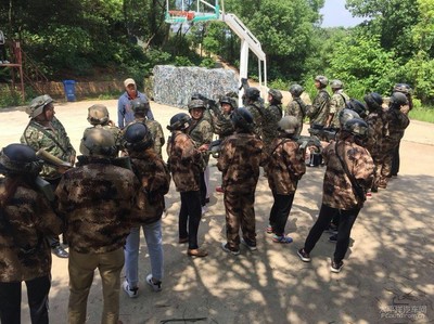 开着爱车去参加拓展训练