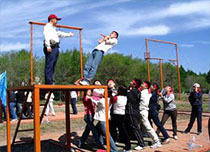 丰富多样的团建游戏与拓展训练活动